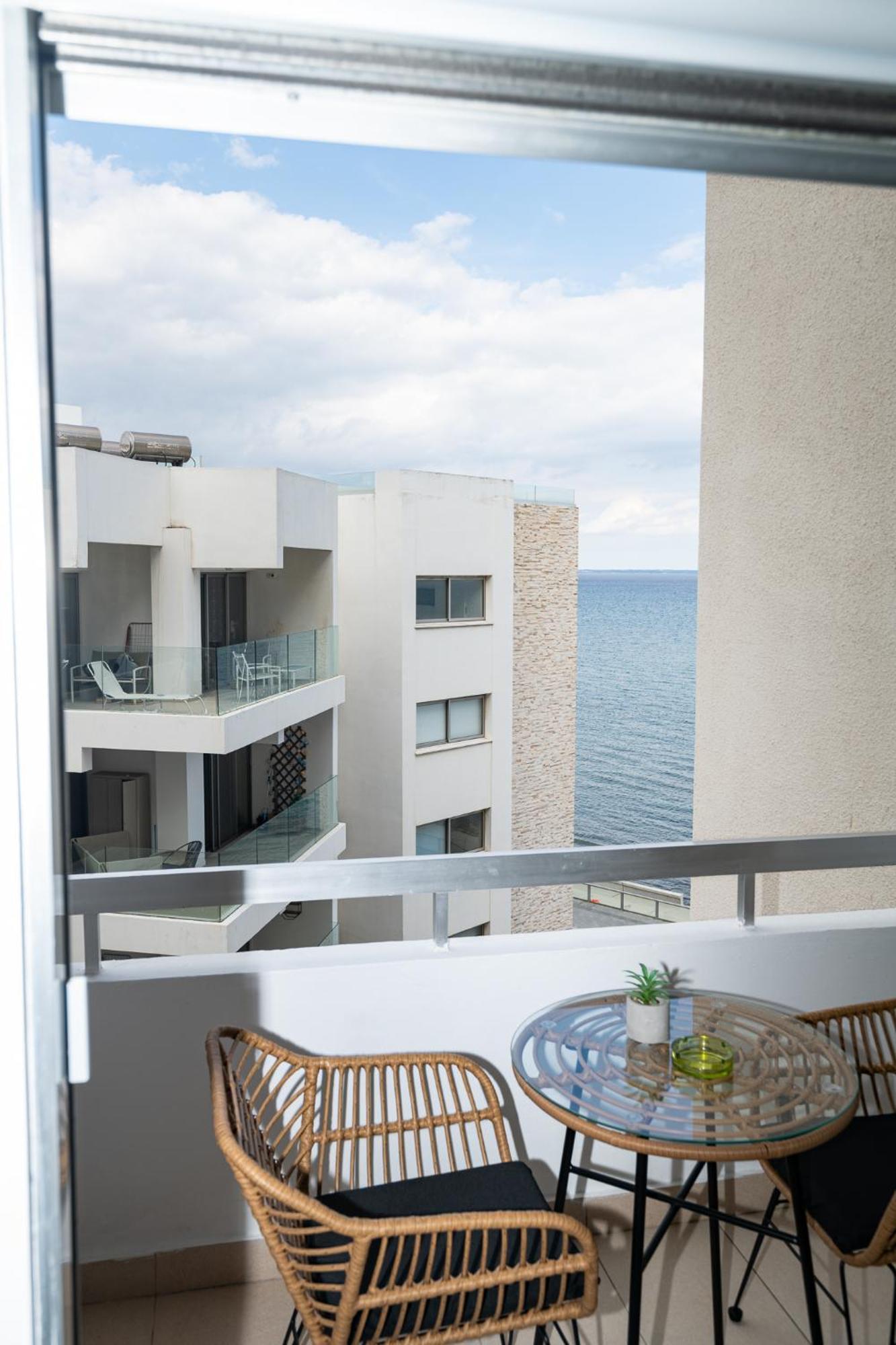Lazuli Beach & Pool Apartment 501 Larnaca Exterior photo